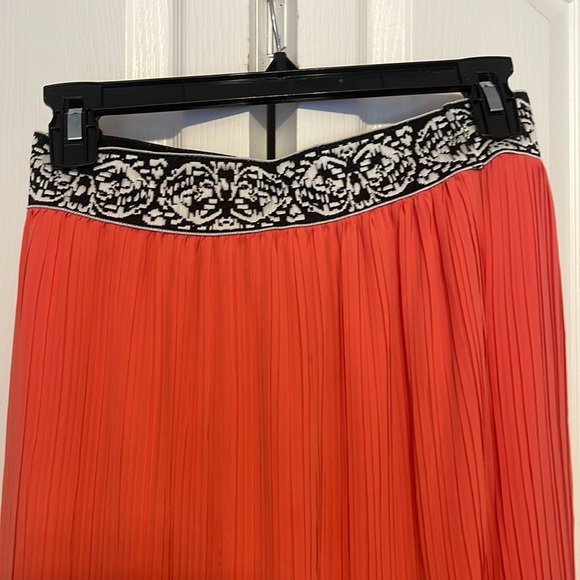 Medium Coral pleated maxi skirt - Picture 2 of 9